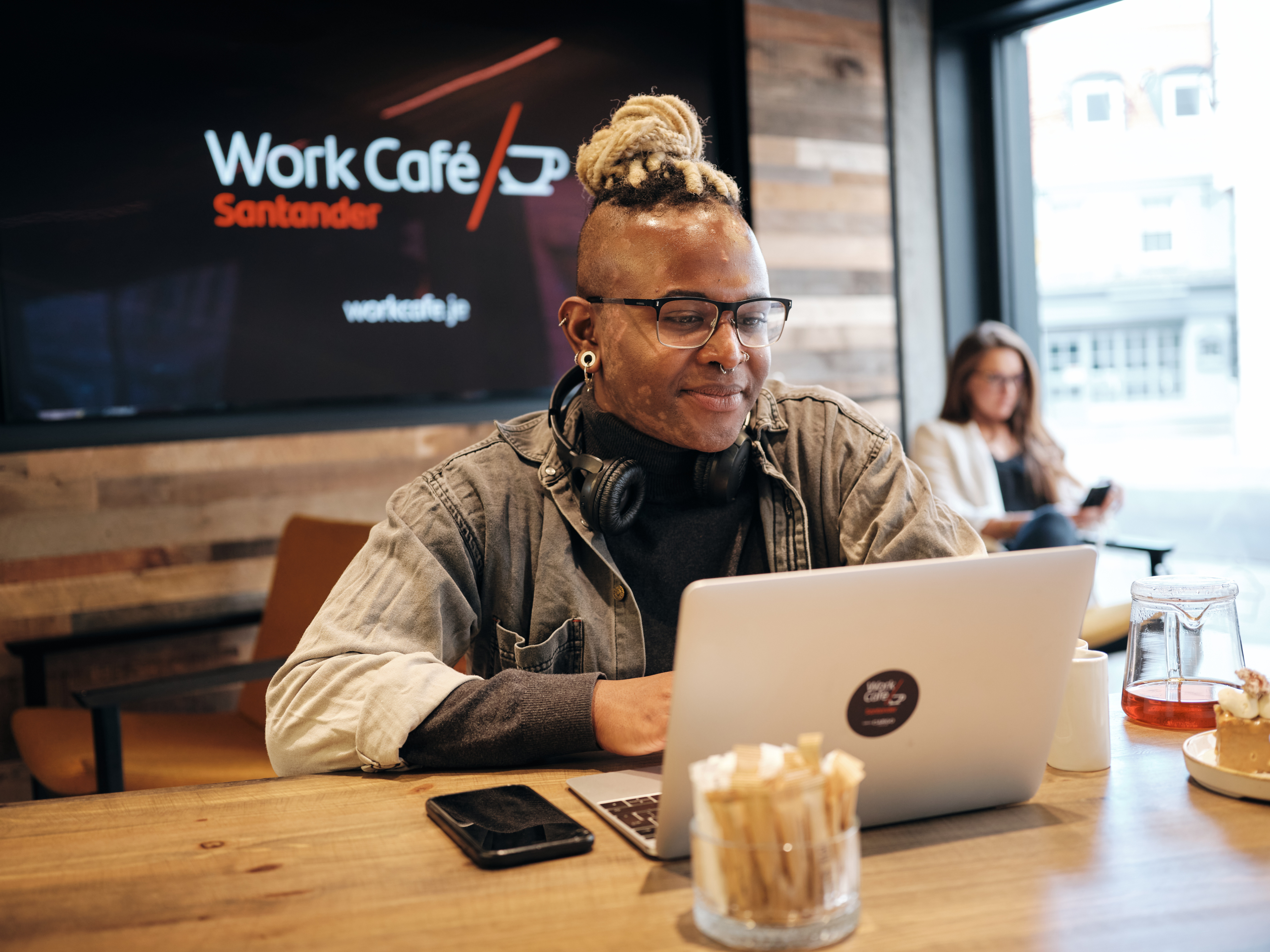 Santander Multi Image 4